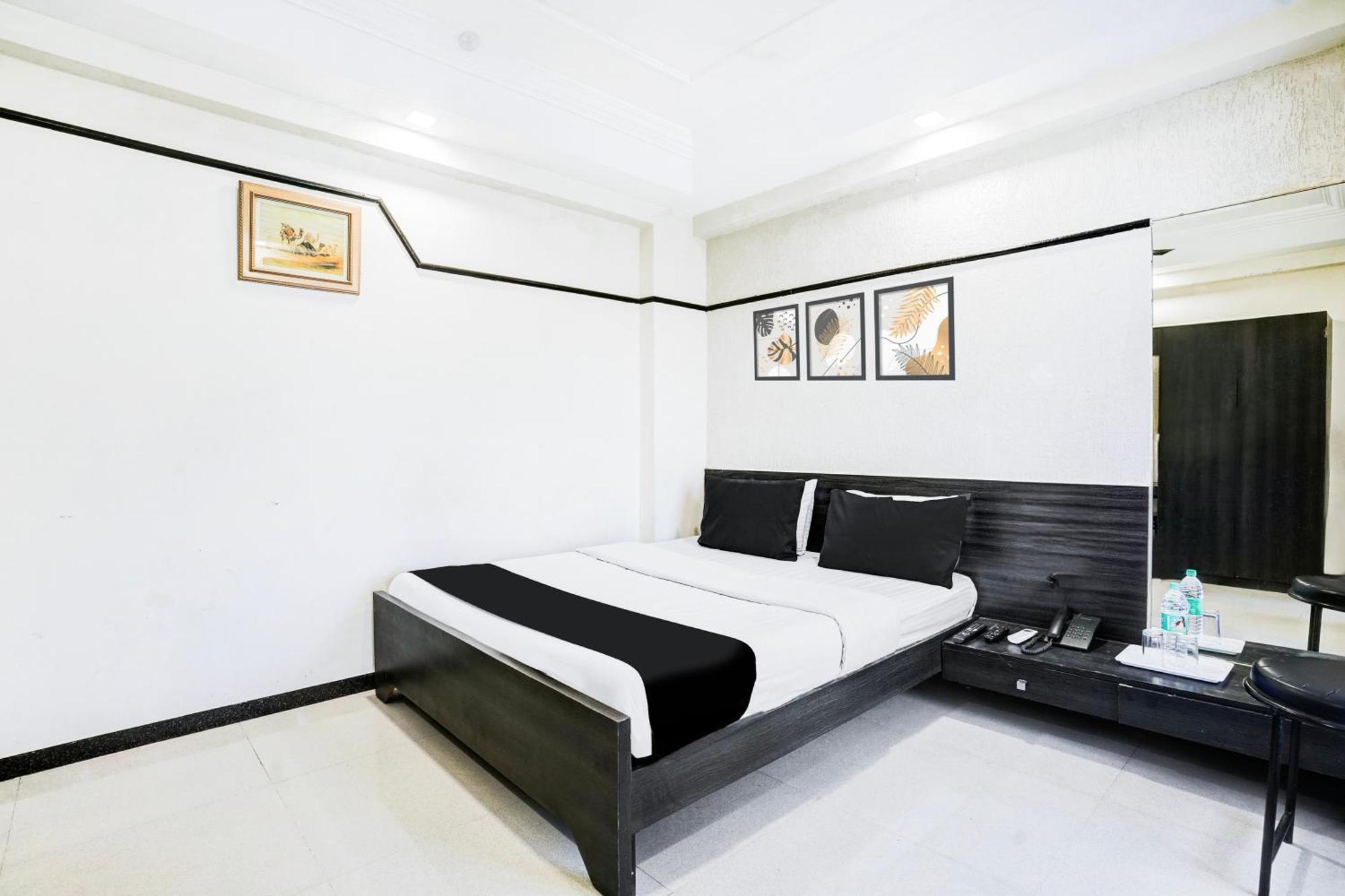 Super Collection O Ashram Road Near Sardar Bridge Formerly Hotel Apple Inn Ahmedabad Luaran gambar