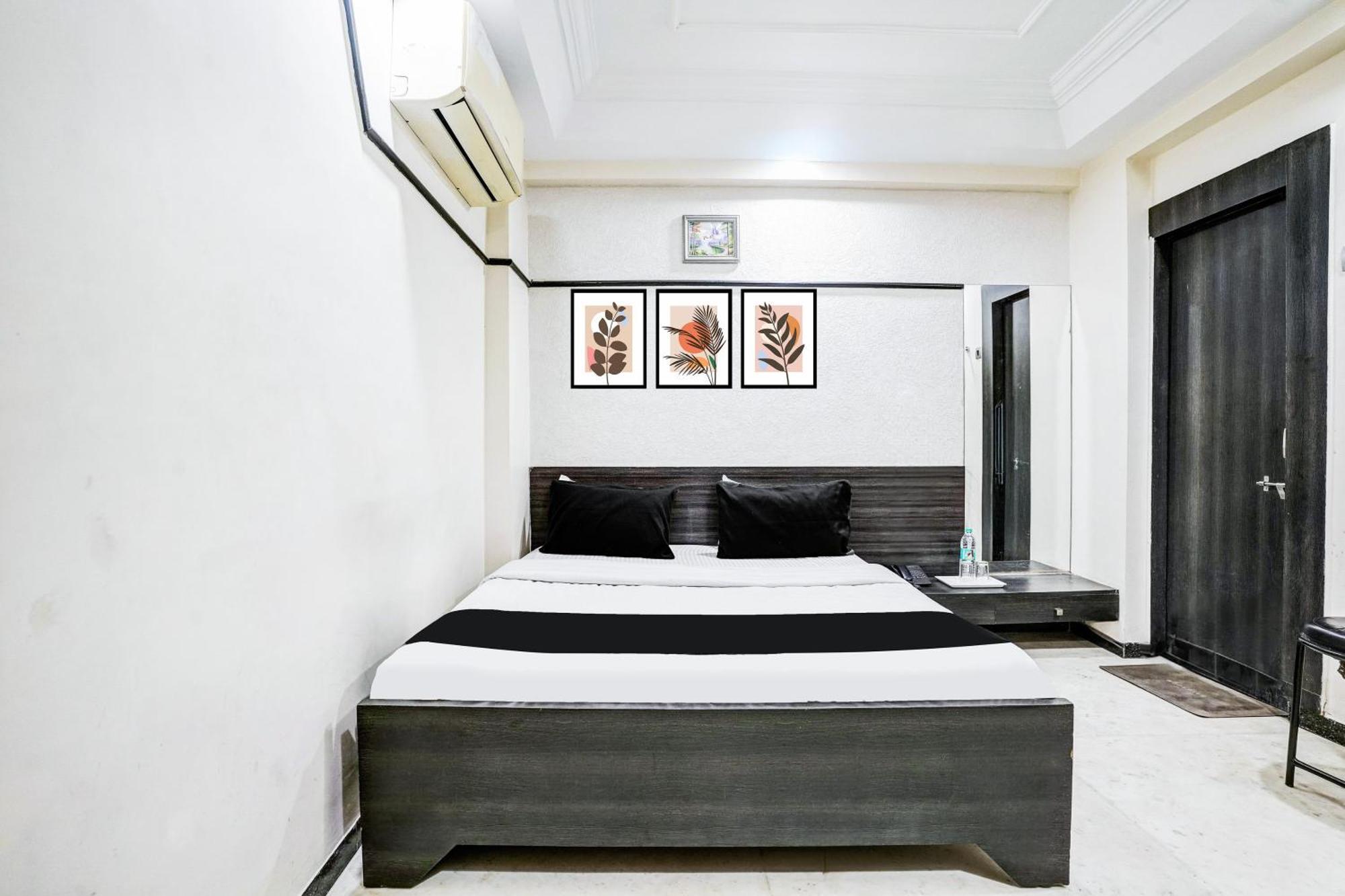 Super Collection O Ashram Road Near Sardar Bridge Formerly Hotel Apple Inn Ahmedabad Luaran gambar