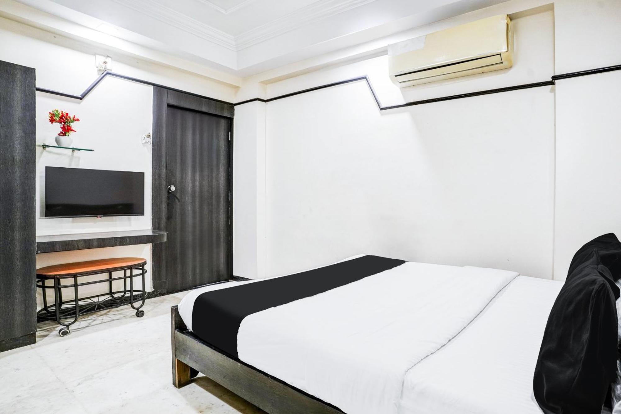 Super Collection O Ashram Road Near Sardar Bridge Formerly Hotel Apple Inn Ahmedabad Luaran gambar