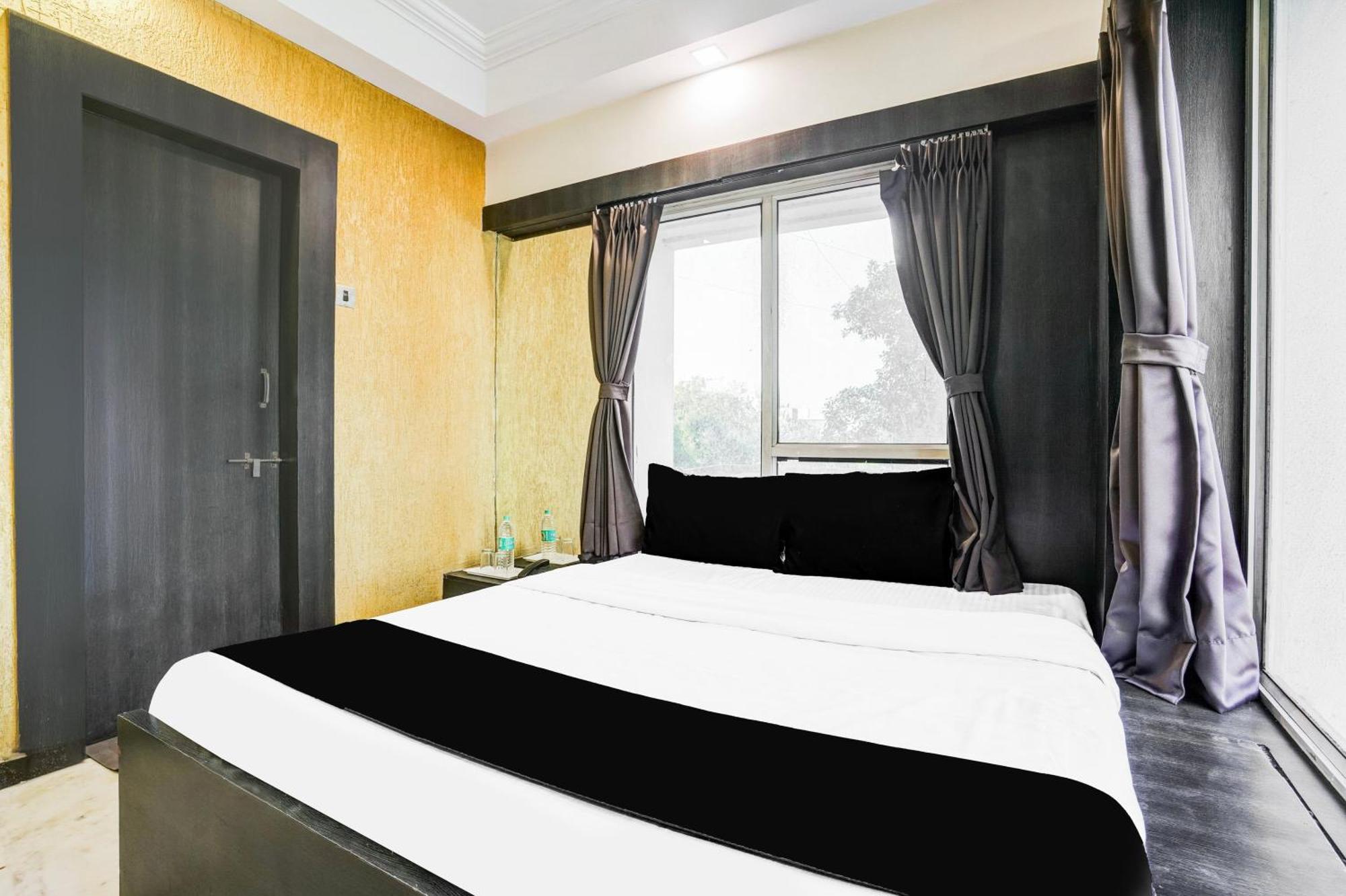 Super Collection O Ashram Road Near Sardar Bridge Formerly Hotel Apple Inn Ahmedabad Luaran gambar