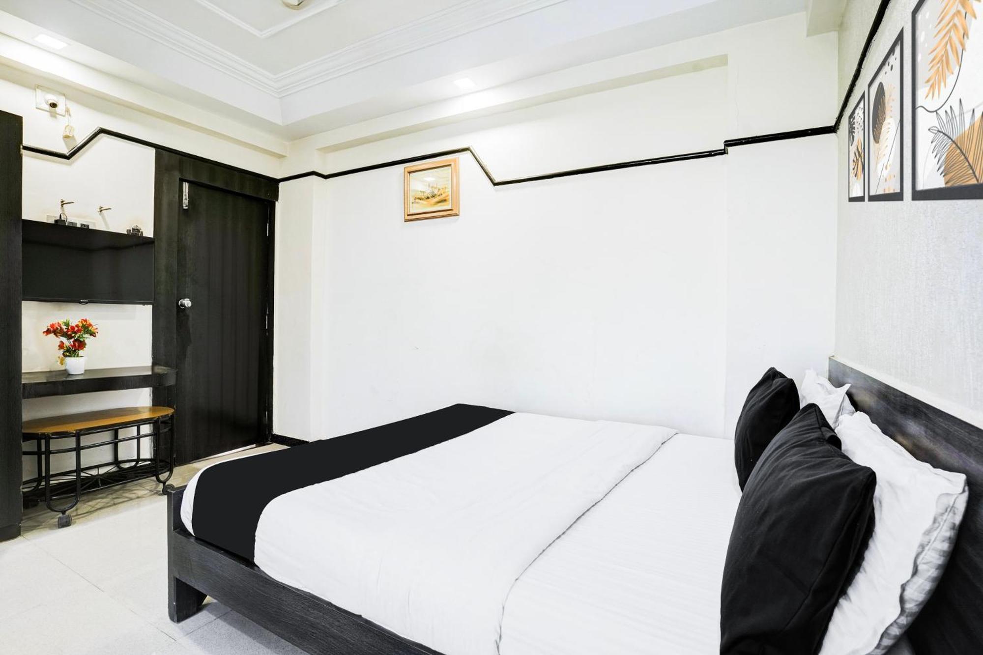 Super Collection O Ashram Road Near Sardar Bridge Formerly Hotel Apple Inn Ahmedabad Luaran gambar
